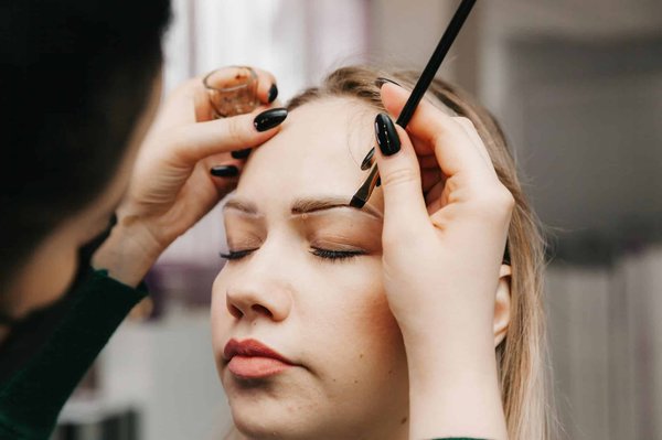 Atelier du sourcil: sublimez votre regard en expert